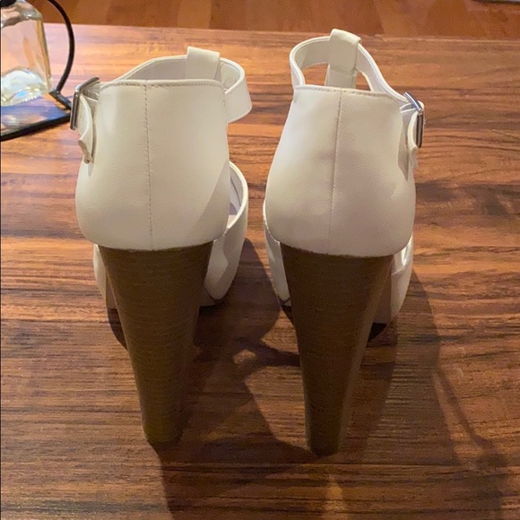 Breckelle's Platform Heel - White - Picture 4 of 4